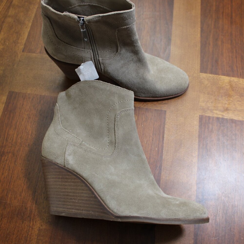 Lucky Brand Wadier Beige Suede Wedge Zipup Ankle Boots Size 8.5 NWOB
